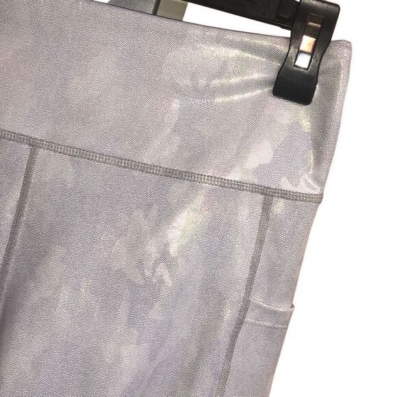 346. Zyia metallic Camo crop leggings with phone pockets Sz 12 - Picture 2 of 3